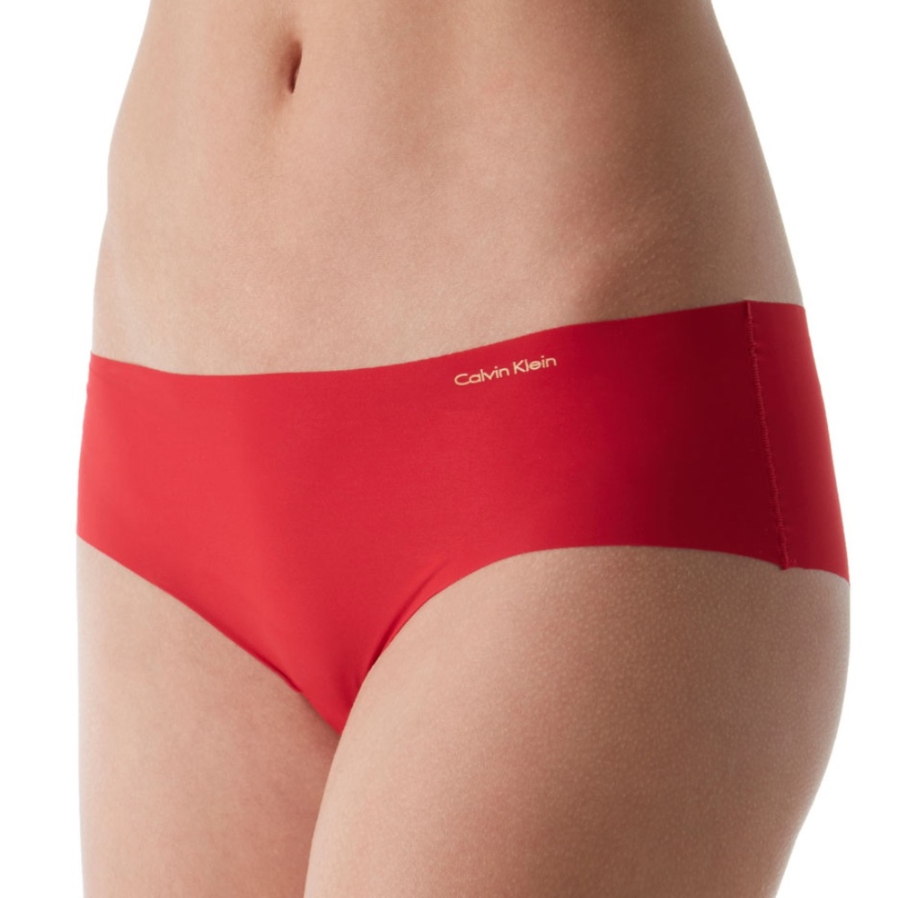 NWT Calvin Klein Women's Naked Thong Panty F2636 M